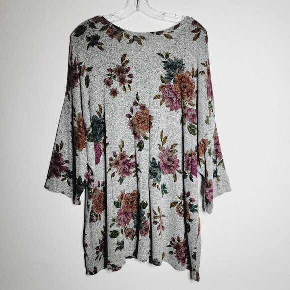 Torrid Super Soft Plus Tunic Top Plus Size 4X Gray Floral 3/4 Sleeve Stretch - Picture 2 of 4